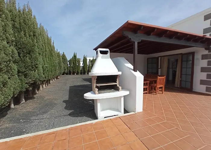 Marta Villa *